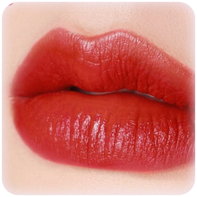 Màu môi đỏ ruby